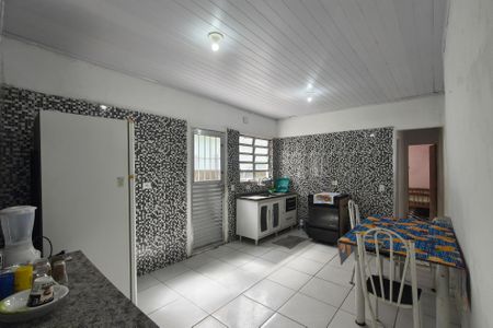 Casa para alugar com 100m², 2 quartos e 2 vagasCozinha 