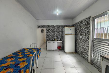 Casa para alugar com 100m², 2 quartos e 2 vagasCozinha 
