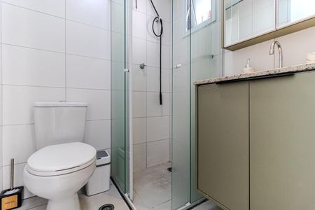 Banheiro de kitnet/studio para alugar com 1 quarto, 35m² em República, São Paulo