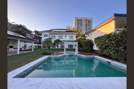 Casa de condomínio para alugar com 1030m², 5 quartos e 8 vagas Casa de condomínio para alugar com 1030m², 5 quartos e 8 vagasÁrea externa