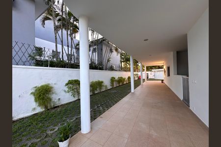 Casa de condomínio para alugar com 1030m², 5 quartos e 8 vagas Casa de condomínio para alugar com 1030m², 5 quartos e 8 vagasÁrea externa