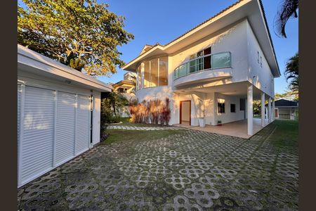 Casa de condomínio para alugar com 1030m², 5 quartos e 8 vagas Casa de condomínio para alugar com 1030m², 5 quartos e 8 vagasÁrea externa
