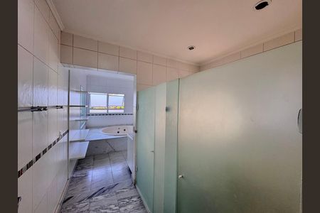 Casa de condomínio para alugar com 1030m², 5 quartos e 8 vagas Casa de condomínio para alugar com 1030m², 5 quartos e 8 vagasSuíte 1 - Banheiro