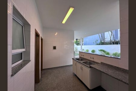 Casa de condomínio para alugar com 1030m², 5 quartos e 8 vagas Casa de condomínio para alugar com 1030m², 5 quartos e 8 vagasLavanderia