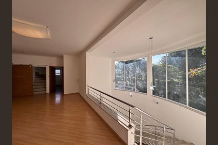 Casa de condomínio para alugar com 1030m², 5 quartos e 8 vagas Casa de condomínio para alugar com 1030m², 5 quartos e 8 vagasSala (Segundo Andar)