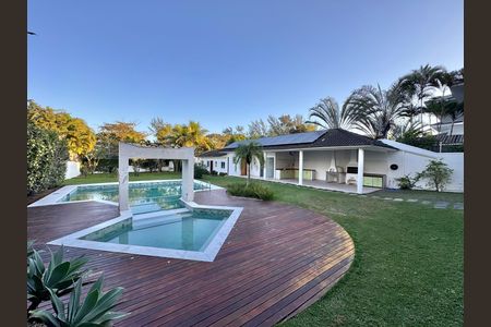 Casa de condomínio para alugar com 1030m², 5 quartos e 8 vagas Casa de condomínio para alugar com 1030m², 5 quartos e 8 vagasÁrea externa