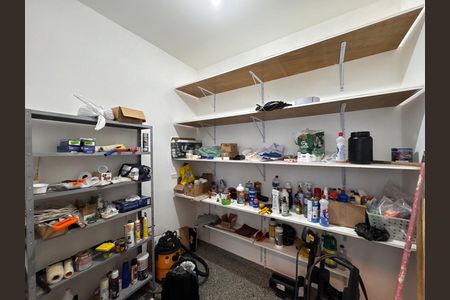 Casa de condomínio para alugar com 1030m², 5 quartos e 8 vagas Casa de condomínio para alugar com 1030m², 5 quartos e 8 vagasDespensa