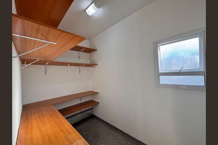 Casa de condomínio para alugar com 1030m², 5 quartos e 8 vagas Casa de condomínio para alugar com 1030m², 5 quartos e 8 vagasCloset