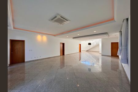 Casa de condomínio para alugar com 1030m², 5 quartos e 8 vagas Casa de condomínio para alugar com 1030m², 5 quartos e 8 vagasSala