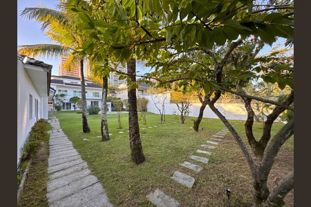 Casa de condomínio para alugar com 1030m², 5 quartos e 8 vagas Casa de condomínio para alugar com 1030m², 5 quartos e 8 vagasÁrea externa