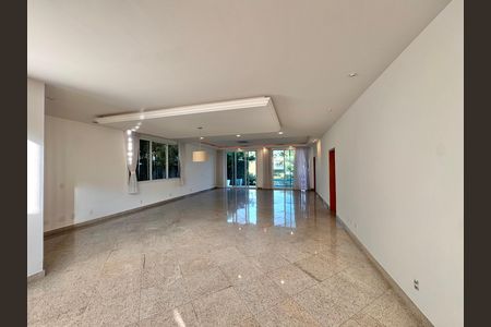 Casa de condomínio para alugar com 1030m², 5 quartos e 8 vagas Casa de condomínio para alugar com 1030m², 5 quartos e 8 vagasSala