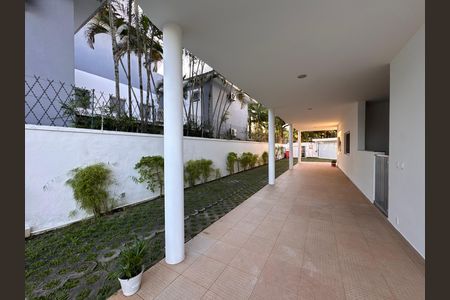 Casa de condomínio para alugar com 1030m², 5 quartos e 8 vagas Casa de condomínio para alugar com 1030m², 5 quartos e 8 vagasÁrea externa