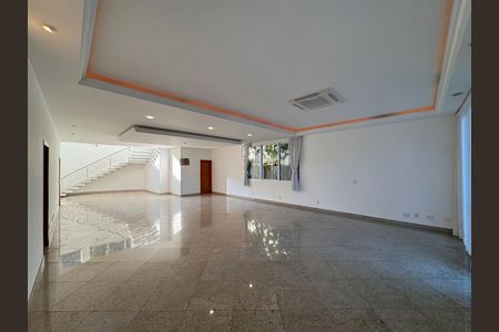 Casa de condomínio para alugar com 1030m², 5 quartos e 8 vagas Casa de condomínio para alugar com 1030m², 5 quartos e 8 vagasSala