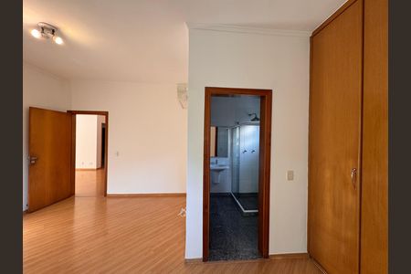 Casa de condomínio para alugar com 1030m², 5 quartos e 8 vagas Casa de condomínio para alugar com 1030m², 5 quartos e 8 vagasSuíte 2