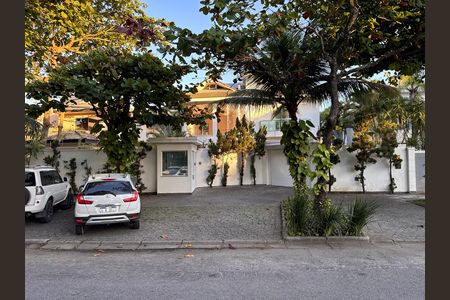Casa de condomínio para alugar com 1030m², 5 quartos e 8 vagas
