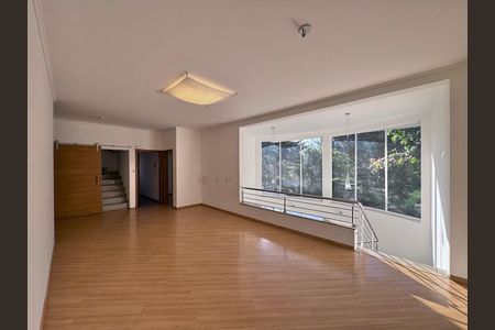 Casa de condomínio para alugar com 1030m², 5 quartos e 8 vagas Casa de condomínio para alugar com 1030m², 5 quartos e 8 vagasSala (Segundo Andar)
