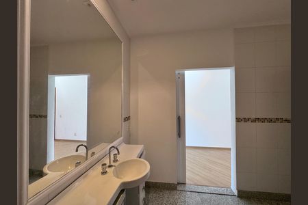 Casa de condomínio para alugar com 1030m², 5 quartos e 8 vagas Casa de condomínio para alugar com 1030m², 5 quartos e 8 vagasSuíte 3 - Banheiro