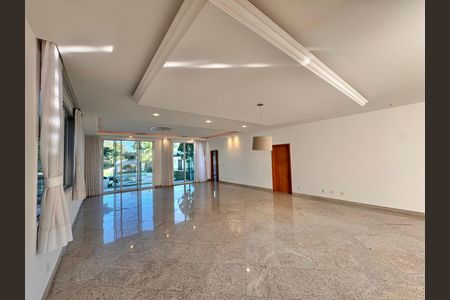Casa de condomínio para alugar com 1030m², 5 quartos e 8 vagas Casa de condomínio para alugar com 1030m², 5 quartos e 8 vagasSala