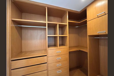 Casa de condomínio para alugar com 1030m², 5 quartos e 8 vagas Casa de condomínio para alugar com 1030m², 5 quartos e 8 vagasSuíte 4 - Closet