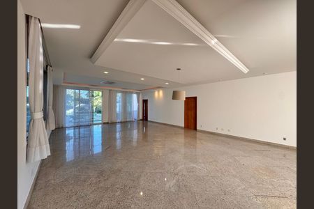 Casa de condomínio para alugar com 1030m², 5 quartos e 8 vagas Casa de condomínio para alugar com 1030m², 5 quartos e 8 vagasSala