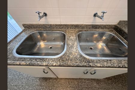 Casa de condomínio para alugar com 1030m², 5 quartos e 8 vagas Casa de condomínio para alugar com 1030m², 5 quartos e 8 vagasLavanderia