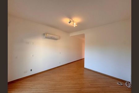 Casa de condomínio para alugar com 1030m², 5 quartos e 8 vagas Casa de condomínio para alugar com 1030m², 5 quartos e 8 vagasSuíte 4