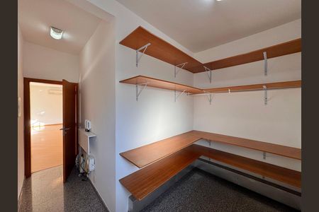 Casa de condomínio para alugar com 1030m², 5 quartos e 8 vagas Casa de condomínio para alugar com 1030m², 5 quartos e 8 vagasClosetClosetCloset