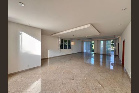 Casa de condomínio para alugar com 1030m², 5 quartos e 8 vagas Casa de condomínio para alugar com 1030m², 5 quartos e 8 vagasSala