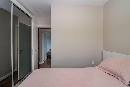 Quarto 1 de apartamento para alugar com 2 quartos, 54m² em Jardim Carvalho, Porto Alegre
