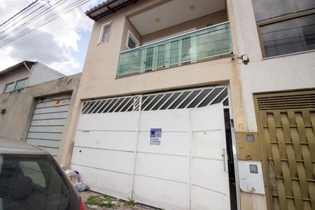 Casa para alugar com 110m², 2 quartos e 2 vagas Casa para alugar com 110m², 2 quartos e 2 vagasFachada