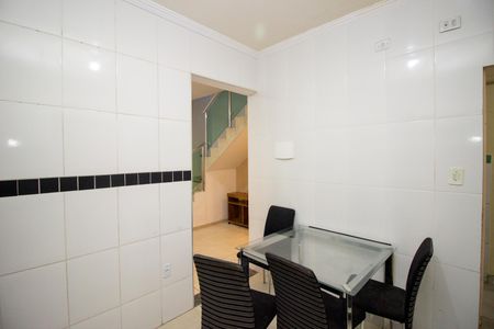 Casa para alugar com 110m², 2 quartos e 2 vagas Casa para alugar com 110m², 2 quartos e 2 vagasCozinha e Área de Serviço