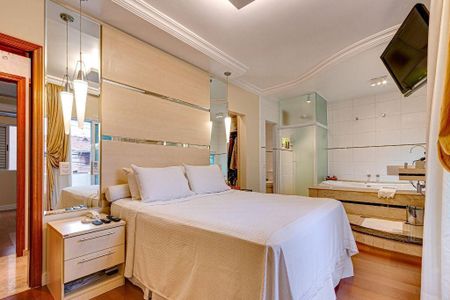Casa à venda com 2 quartos, 180m² em Indianópolis, São Paulo