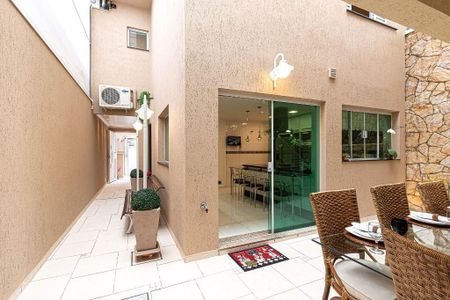 Casa à venda com 180m², 2 quartos e 2 vagas