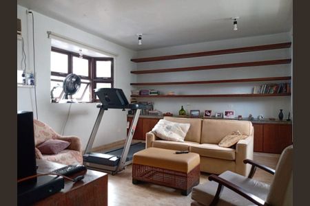 Casa à venda com 3 quartos, 256m² em Bosque da Saúde, São Paulo