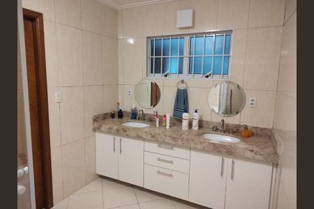 Casa à venda com 168m², 3 quartos e 2 vagas