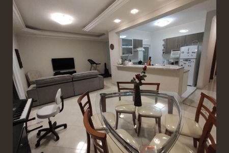 Casa à venda com 3 quartos, 168m² em Vila Monumento, São Paulo