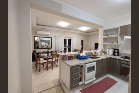 Casa à venda com 168m², 3 quartos e 2 vagas