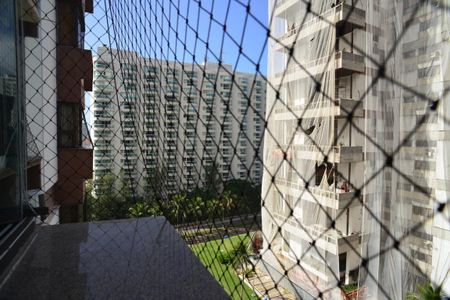 Varanda de apartamento para alugar com 4 quartos, 177m² em Barra da Tijuca, Rio de Janeiro