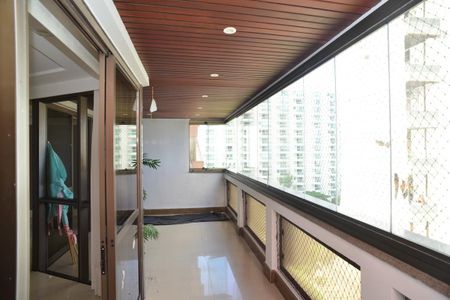 Varanda de apartamento para alugar com 4 quartos, 177m² em Barra da Tijuca, Rio de Janeiro