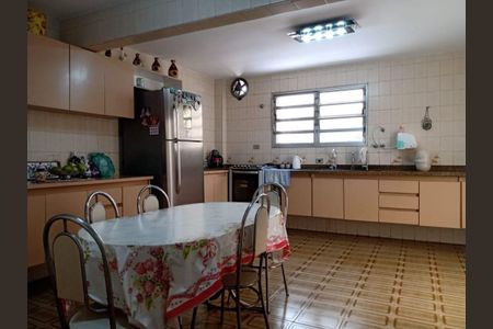 Casa à venda com 240m², 3 quartos e 5 vagas