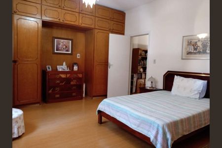 Casa à venda com 240m², 3 quartos e 5 vagas