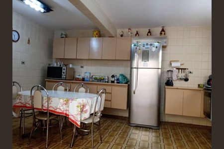 Casa à venda com 240m², 3 quartos e 5 vagas
