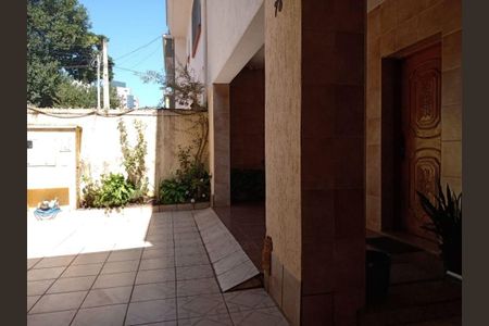 Casa à venda com 240m², 3 quartos e 5 vagas
