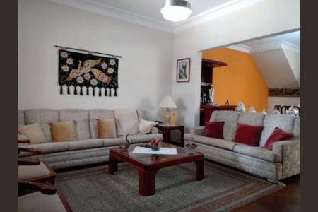 Casa à venda com 3 quartos, 240m² em Mirandópolis, São Paulo
