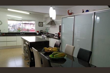 Casa à venda com 3 quartos, 200m² em Vila Moinho Velho, São Paulo