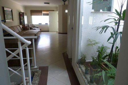Casa à venda com 3 quartos, 200m² em Vila Moinho Velho, São Paulo