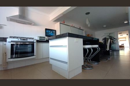 Casa à venda com 3 quartos, 200m² em Vila Moinho Velho, São Paulo