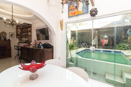 Casa à venda com 250m², 3 quartos e 1 vaga Casa à venda com 250m², 3 quartos e 1 vagaCopa