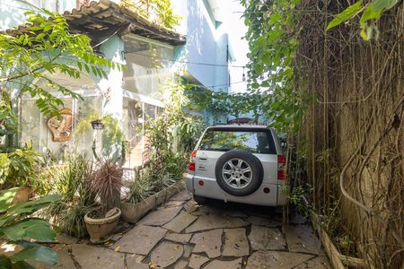 Casa à venda com 250m², 3 quartos e 1 vaga Casa à venda com 250m², 3 quartos e 1 vagaQuintal e Garagem