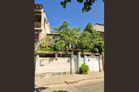 Casa à venda com 250m², 3 quartos e 1 vaga Casa à venda com 250m², 3 quartos e 1 vagaFachada